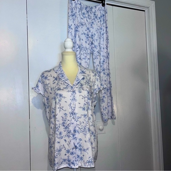 Laura Ashley Blue & White Floral 2pc Pajama Set • NWT - Picture 1 of 12
